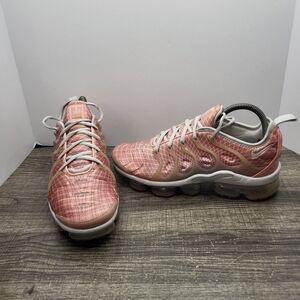 Nike Air Max VaporMax Plus Women's Size 9 US AO4550-603 Bleached Coral Shoes